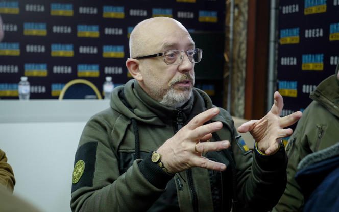 Ucraina îl va înlocui ministrul Apărării în cadrul unei remanieri pe timp de război