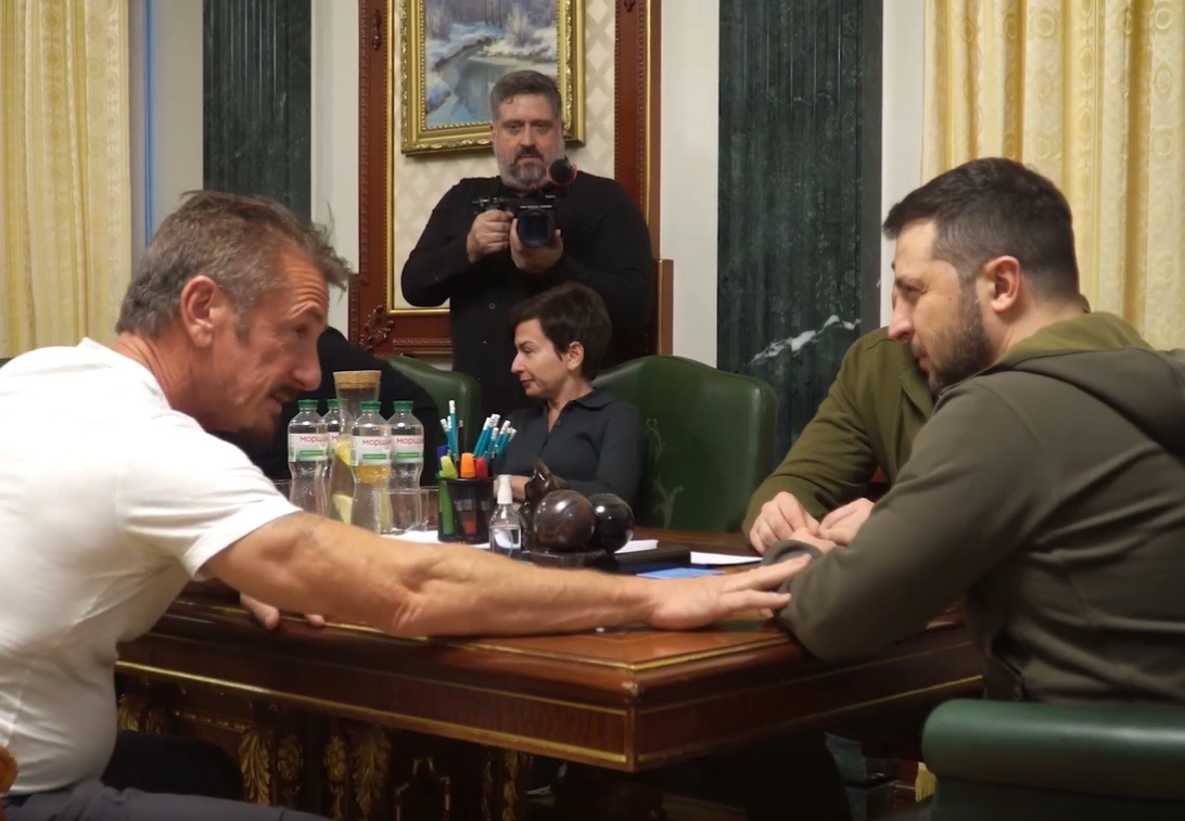 Sean Penn susține că Zelenski s-a născut pentru acest moment