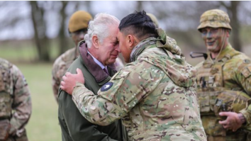 Mesajul de cinci cuvinte al Regelui Charles pentru un soldat ucrainean care se antrenează pentru războiul împotriva Rusiei