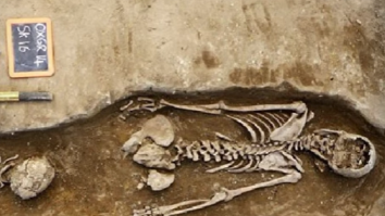 O femeie din secolul al III-lea î.Hr. a fost îngropată cu fața în jos și cu o gaură de cui în craniu. Iată de ce