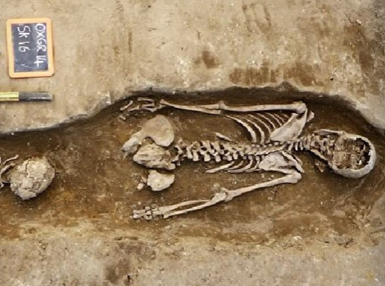 O femeie din secolul al III-lea î.Hr. a fost îngropată cu fața în jos și cu o gaură de cui în craniu. Iată de ce