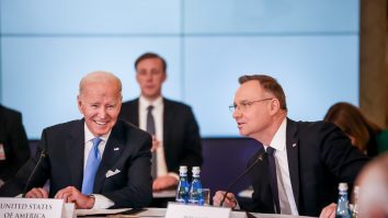 Biden promite să „apere literalmente fiecare centimetru din teritoriul NATO”: „Articolul 5 este un angajament sacru”