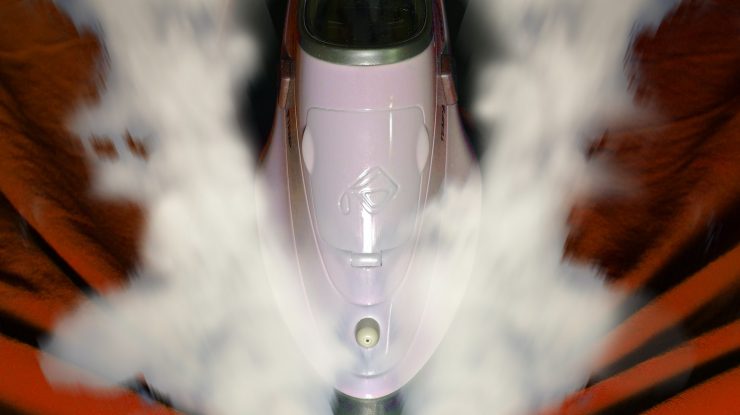 (P) 4 sfaturi pentru a face călcatul hainelor mai simplu și mai plăcut