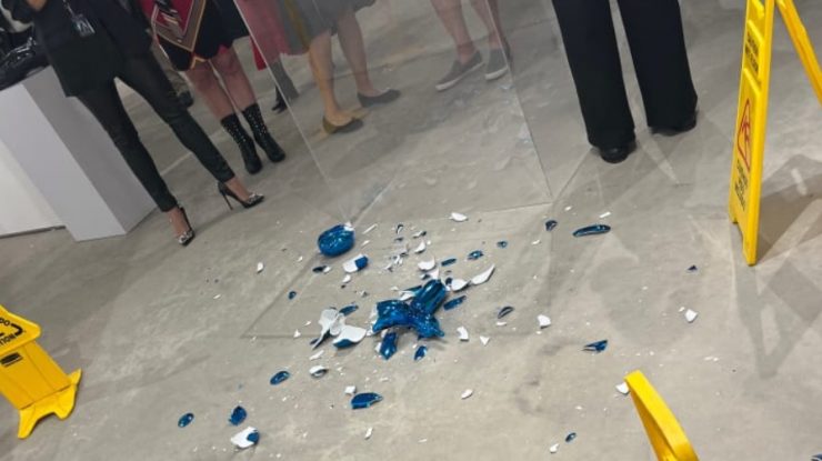 O sculptură a celebrului artist Jeff Koons a fost spartă din greșeală la un vernisaj din Miami