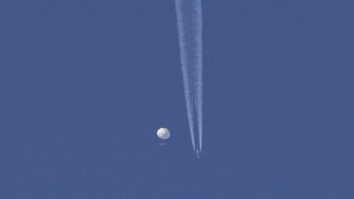 China amenință cu noi acțiuni după ce SUA au doborât un presupus balon de spionaj