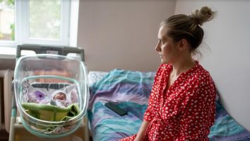 Bucurie în mijlocul durerii: 195.000 de copii s-au născut în Ucraina în 2022