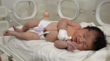 Cutremurul din Turcia-Siria. Mii de persoane se oferă să adopte un bebeluș scos dintre dărâmături