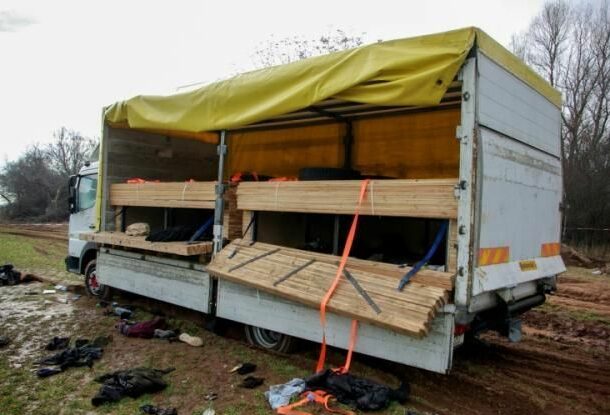 Șase persoane au fost arestate după ce 18 refugiați afgani au fost găsiți morți într-un camion în Bulgaria