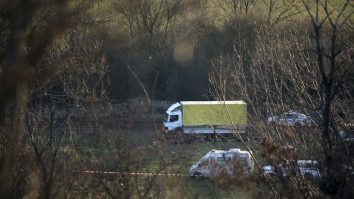 Patru arestări au avut loc în Bulgaria în cazul celor 18 persoane găsite decedate într-un camion abandonat. Cercetările continuă