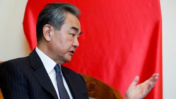 China spune că vrea să împiedice criza din Ucraina să scape de sub control