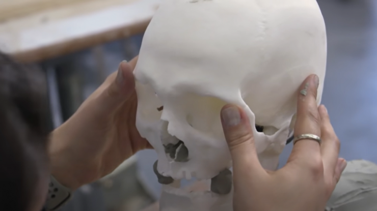 Chipul femeii misterioase găsită moartă pe plajă acum 30 de ani este recreat de artiști criminaliști în încercarea de a-i afla în sfârșit numele