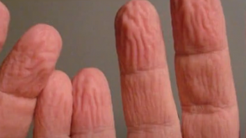 Acesta este motivul pentru care pielea noastră se încrețește atunci când stăm mult timp în apă