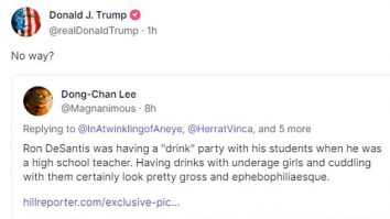 Trump a distribuit o fotografie veche a lui DeSantis care pare să se distreze cu adolescente când era profesor