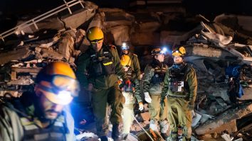 Cutremurul din Turcia. Cum salvează echipele de căutare oamenii aflați sub dărâmături? Ce echipamente și metode folosesc