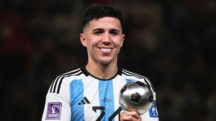 Chelsea a semnat cu Enzo Fernandez de la Benfica într-o tranzacție record de 106 milioane de lire sterline