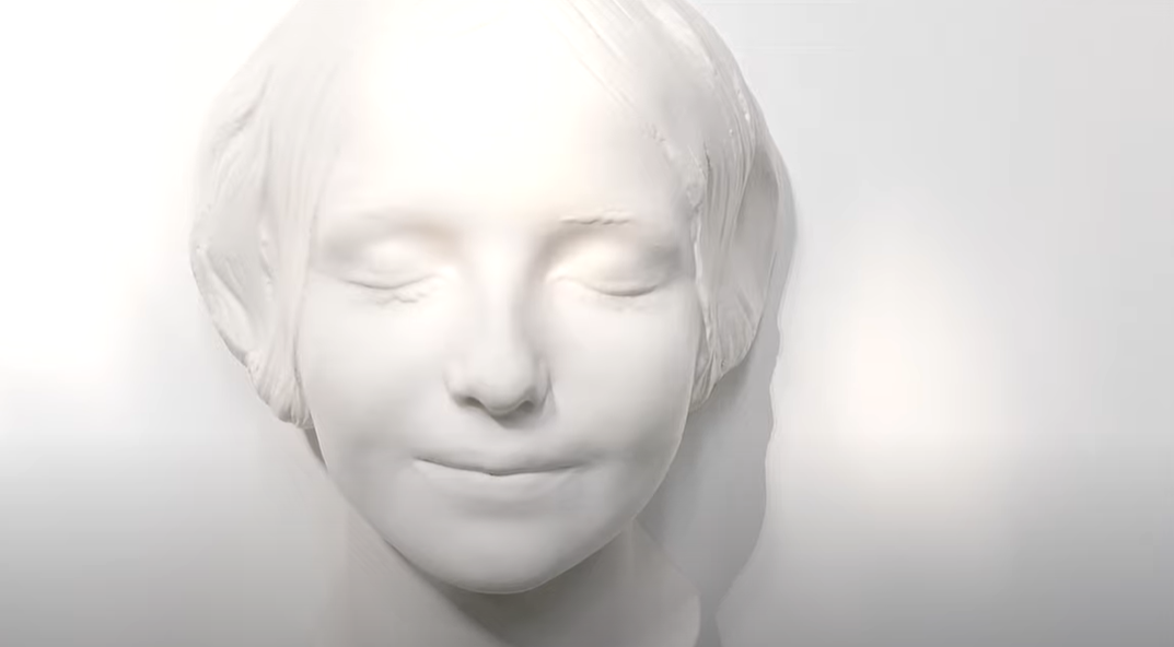 Cea mai mare parte a planetei a sărutat o adolescentă franceză care a murit în secolul al XIX-lea