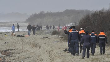 43 de migranți, inclusiv un bebeluș, au murit după ce ambarcațiunea lor s-a scufundat în largul sudului Italiei