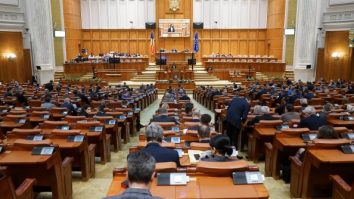 USR: Legea anti-ONG a fost retrasă de la votul din Senat şi retrimisă la comisia juridică