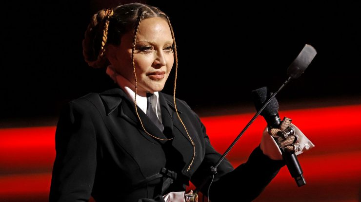Madonna este în discuții pentru a semna un contract profitabil cu gigantul de modă PrettyLittleThing