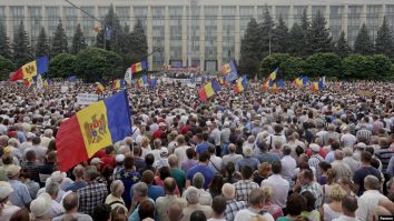 „Vrem ca Rusia să vină”, spun protestatarii pro-ruși din Moldova. Acțiunile lor sunt urmărite îndeaproape de guvernele din Europa