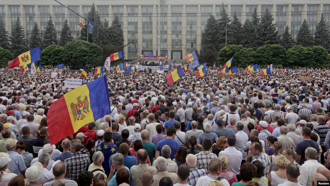 „Vrem ca Rusia să vină”, spun protestatarii pro-ruși din Moldova. Acțiunile lor sunt urmărite îndeaproape de guvernele din Europa