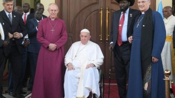 Papa Francisc pledează pentru pace în timp ce se întâlnește cu locuitorii din Sudanul de Sud