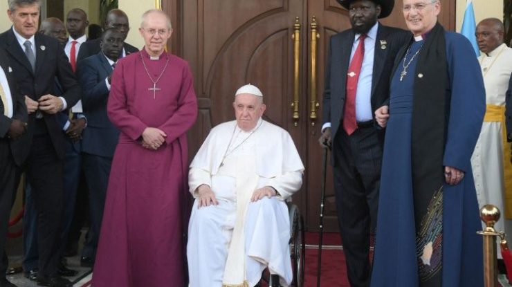 Papa Francisc pledează pentru pace în timp ce se întâlnește cu locuitorii din Sudanul de Sud