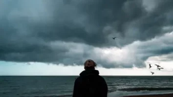 Care sunt cele trei semne care arată că ai o relație toxică cu tine însuți