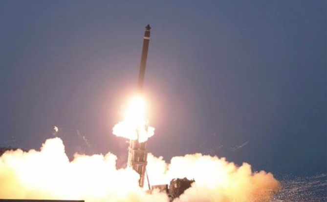 Coreea de Nord avertizează că va face din Pacific „poligonul nostru de tragere”, în timp ce lansează rachete