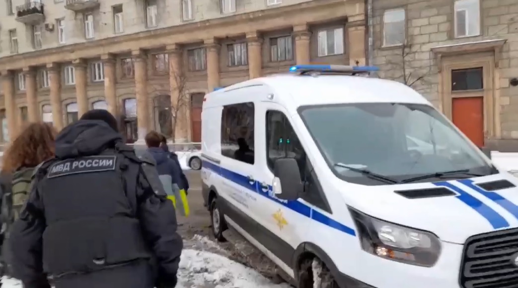 VIDEO. Zeci de persoane, arestate de poliţie în Rusia pentru acţiuni de comemorare a unui an de la invazia în Ucraina