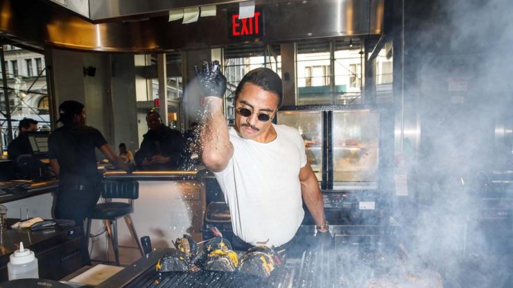 Celebrul bucătar Salt Bae își propune să hrănească 5.000 de oameni în fiecare zi în Turcia cu o bucătărie mobilă