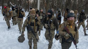 „Fără regrete. Povești de pe front”. Luptătorii străini din Ucraina promit să lupte până la capăt în războiul cu Rusia