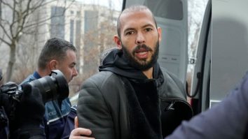 Fanii musulmani ai lui Andrew Tate sunt din ce în ce mai mulți. Unii spun că acesta exploatează islamul pentru popularitate pe internet