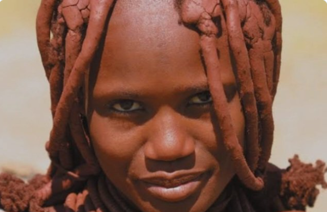 Tribul în care bărbații își pun soțiile la dispoziția musafirilor pentru plăcere sexuală