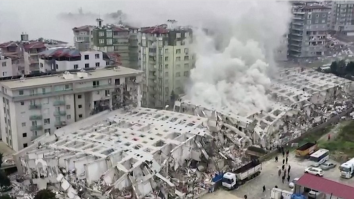 O fetiță în vârstă de 2 ani a fost scoasă dintre dărâmăturile cutremurului din Turcia, după ce a fost îngropată timp de 150 de ore