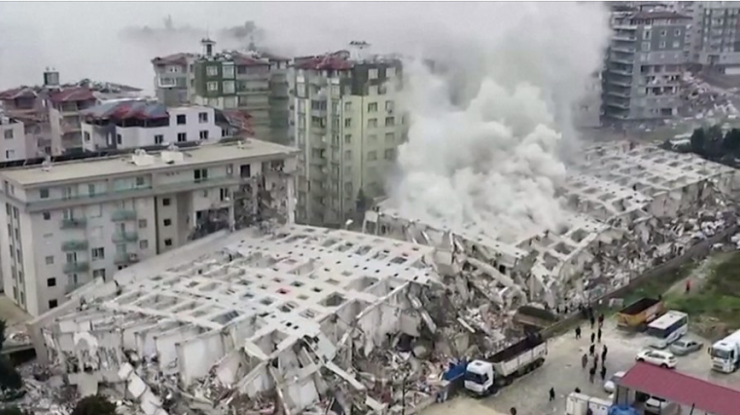 O fetiță în vârstă de 2 ani a fost scoasă dintre dărâmăturile cutremurului din Turcia, după ce a fost îngropată timp de 150 de ore