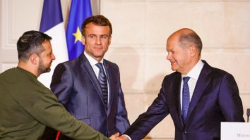 Macron și Scholz i-ar fi spus lui Zelenski să ia în considerare negocierile de pace cu Rusia