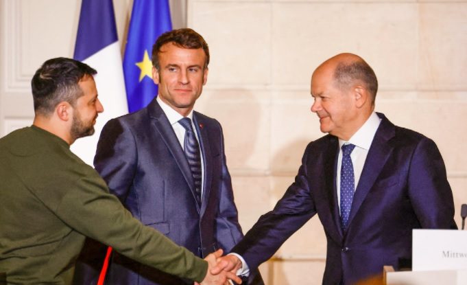 Macron și Scholz i-ar fi spus lui Zelenski să ia în considerare negocierile de pace cu Rusia