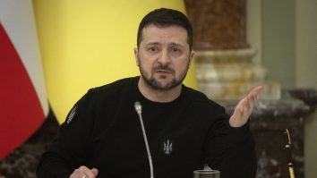 Zelenski promite că Ucraina va continua să apere Bahmut: „Este o chestiune tactică pentru noi”