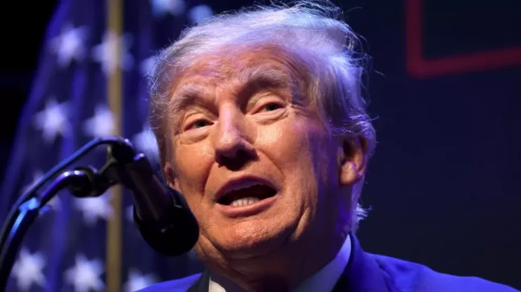 Donald Trump spune că se așteaptă să fie arestat pe 21 martie. Pune totul pe seama unor acuzații care spun că ar fi plătit o actriță de filme pentru adulți