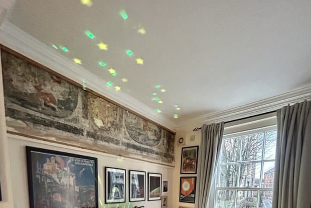 Un bărbat din New York a descoperit în bucătărie o pictură murală veche de 400 de ani