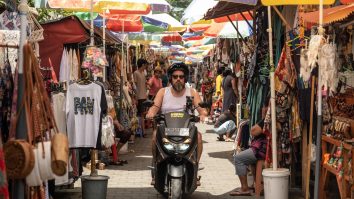 Bali ar putea interzice turiștilor să închirieze motociclete