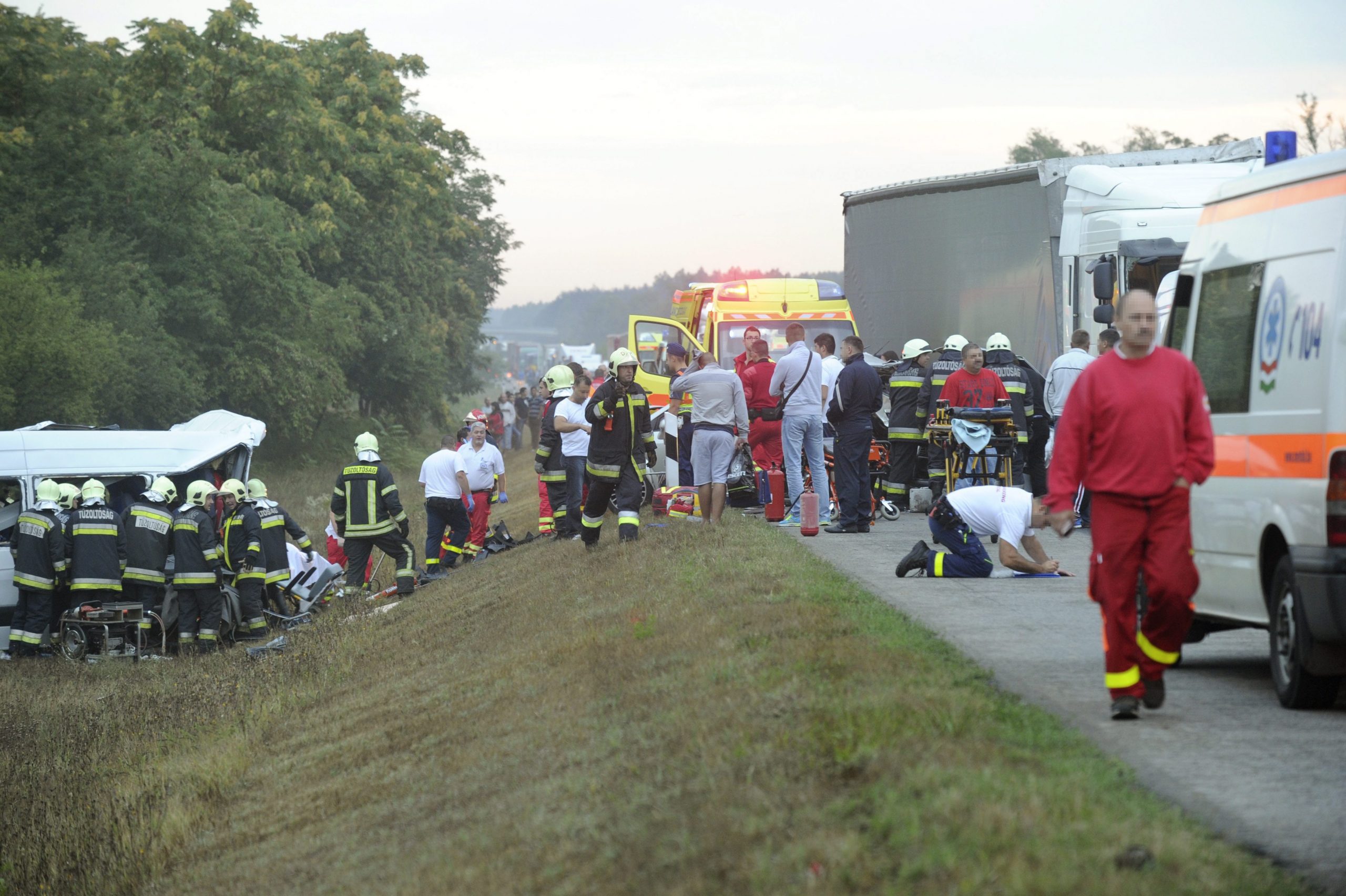 MAE: În total cinci cetăţeni români au fost implicaţi în gravul accident de circulaţie din Ungaria