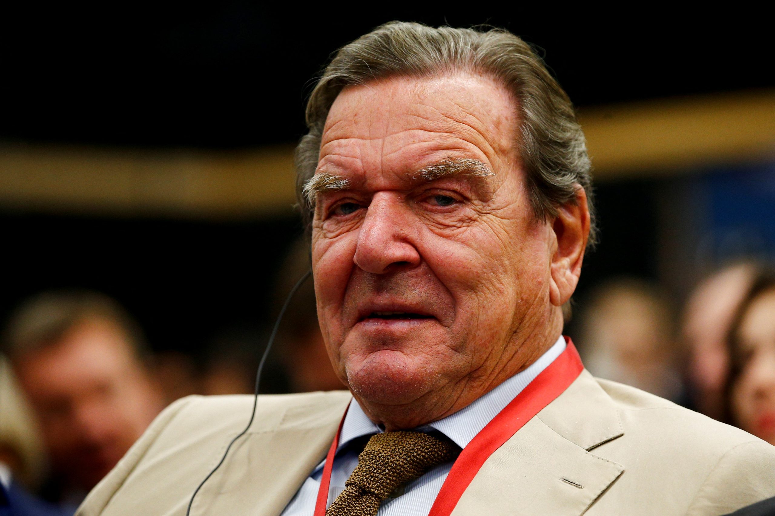 Prietenul lui Putin, Gerhard Schröder, nu va fi dat afară din Partidul Social-Democrat din Germania, în ciuda legăturilor cu Rusia