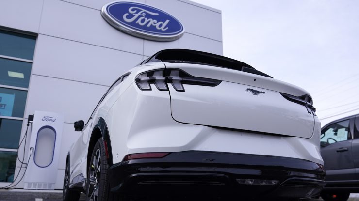 Ford vrea să permită ca mașina ta să te blocheze dacă nu-ți plătești ratele