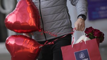 Cât a costat cel mai scump cadou comandat din online-ul românesc, de Mărțișor și Ziua Femeii