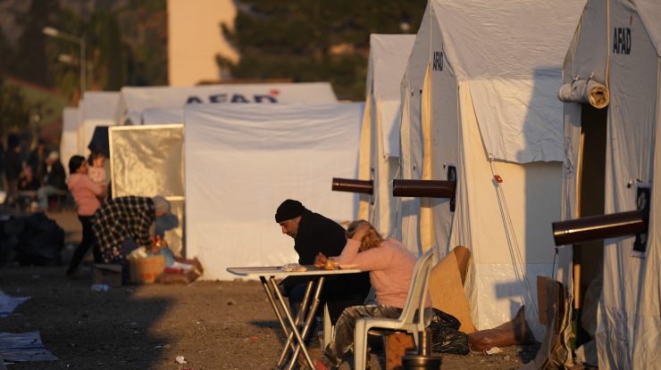 Bilanțul victimelor din Turcia depășește 48.000 de morți, în timp ce autorităţile apelează la containere pentru sinistraţi