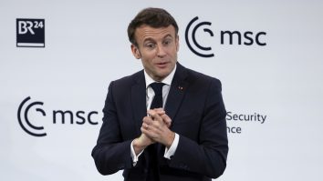 Macron cere înscrierea dreptului la avort în Constituția franceză