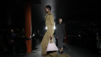 VIDEO. Adobe și Prada duc shoppingul la alt nivel. Cum arată viitorul cumpărăturilor