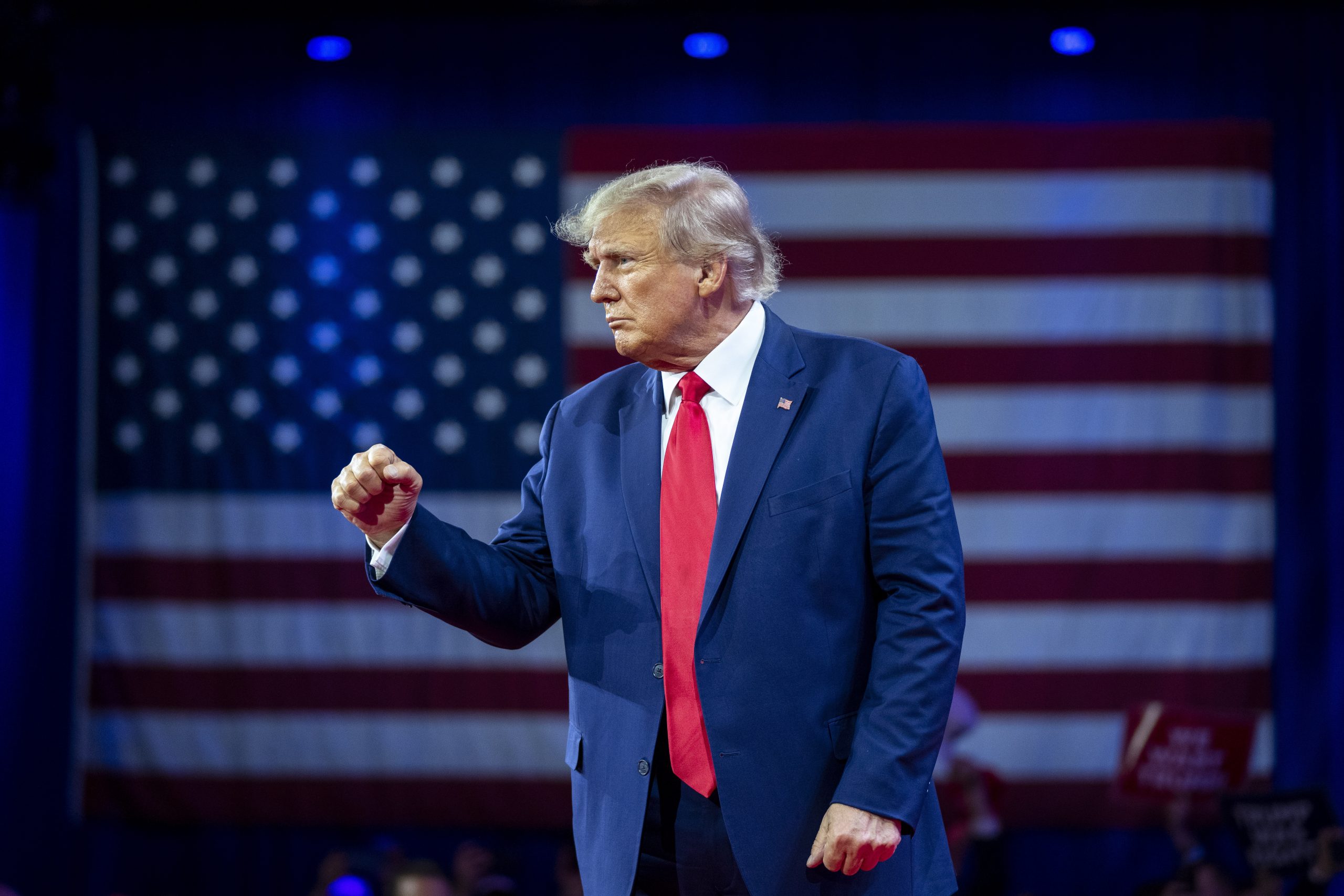 CPAC: În discursul de încheiere a conferinţei liderilor conservatori, Trump a transmis că numai el va elibera America de ticăloși